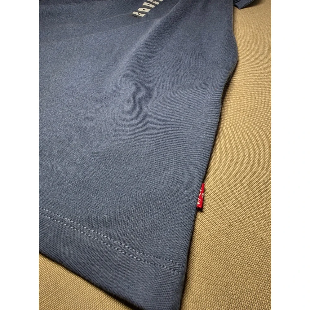 Levi's Mens Batwing Logo Graphic T-Shirt Blue Standard Fit Medium NWT